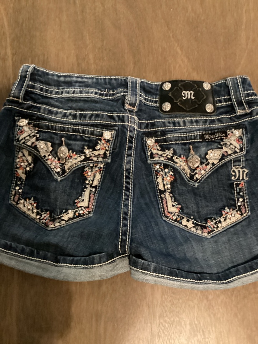 Miss Me Dark Blue Rolled Hem Denim Shorts Gorgeous Back Pockets Size 28 - Picture 11 of 11